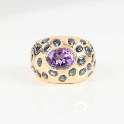 Important gold ring set with an oval amethyst...