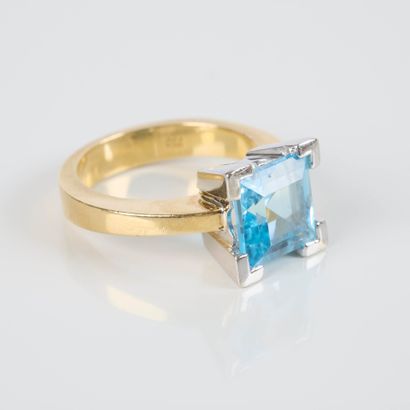 Two-tone gold ring set with a square topaz...