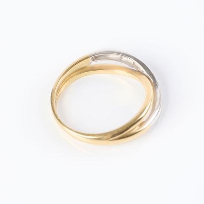 Ring in two-tone gold (750‰), set with a...