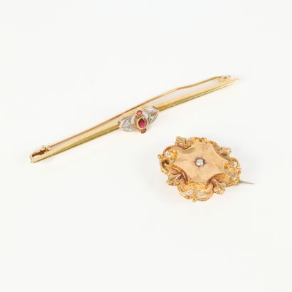 2 gold brooches set with small stones: rosette...