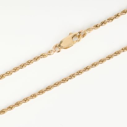 Gold long necklace with twisted links
Length:...
