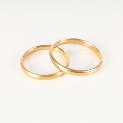 Two unengraved gold wedding bands. TDD 52...