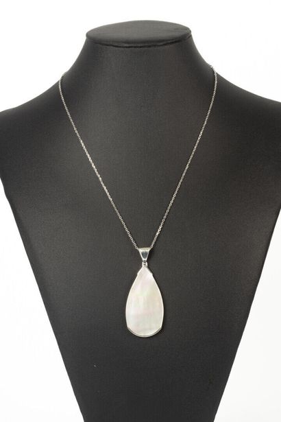 Silver pendant with mother-of-pearl drop....