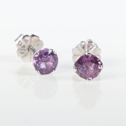 Pair of white gold (750‰) ear studs, each...