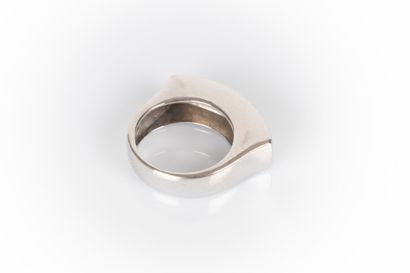 White gold ring (750‰), set with round diamonds....