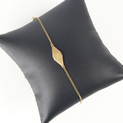 Child's curb chain in gold. Unengraved. 12...