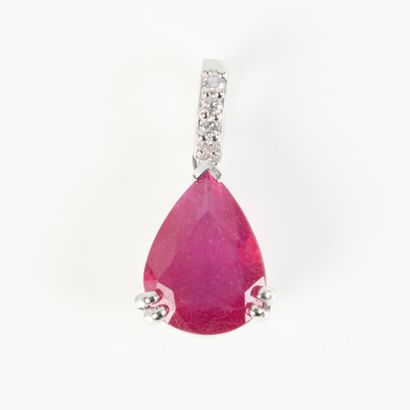 White gold pendant (750‰), set with a pear-cut...