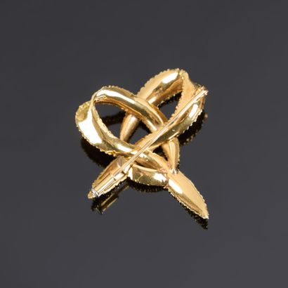 Crossed motif brooch in polished and amatized...