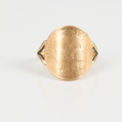 Gold ring set with a gold coin: 10 FF curved....