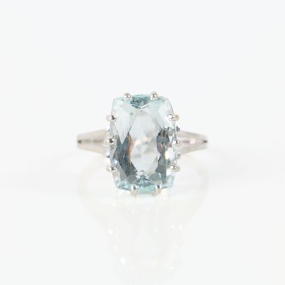 White gold ring set with a cushion aquamarine...
