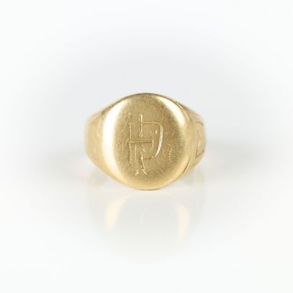 Chevalière in gold (750‰), engraved. (restoration)...