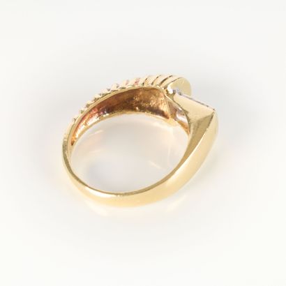 Gold ring (750‰), godronné ring on a part...