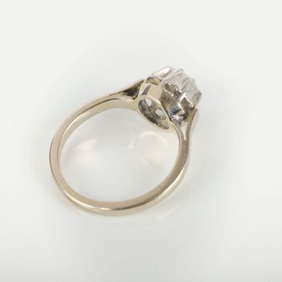 Solitaire ring in white gold and platinum...