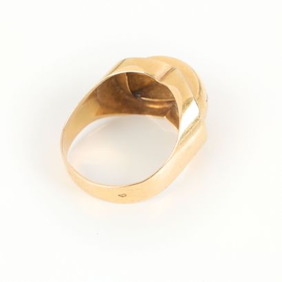 Yellow gold ring decorated with stars inlaid...