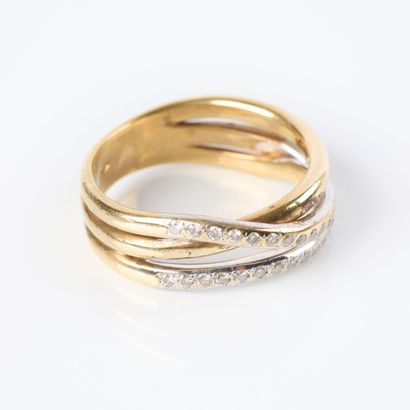 Two-tone gold ring (750‰), decorated with...
