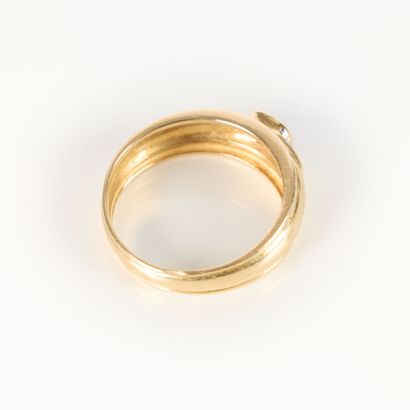 Two-tone gold ring (750‰), adorned with an...