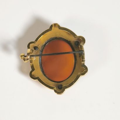 Gold brooch set with an oval hardstone cameo...