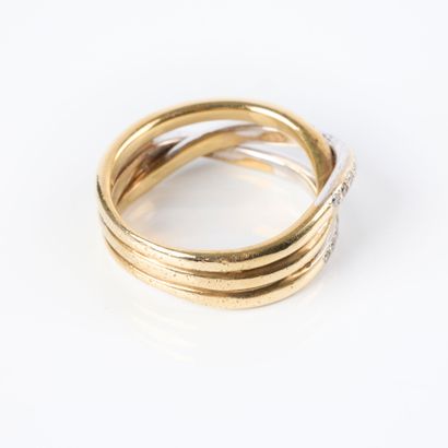 Two-tone gold ring (750‰), decorated with...