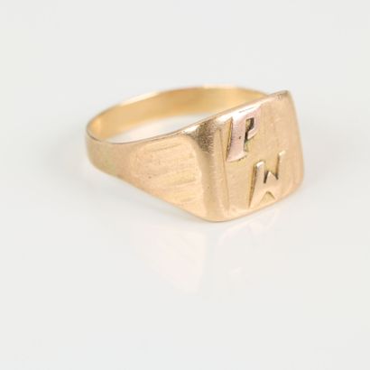 Gold signet ring engraved MJ. TDD 47-48....