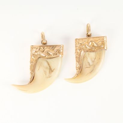 Set of 2 tiger tooth pendants mounted in...