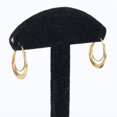 Pair of gold creoles (750‰). (small bumps)...