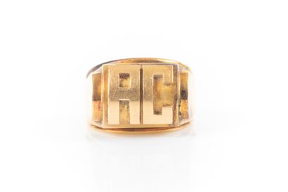 Gold tank signet ring with initials in AC...