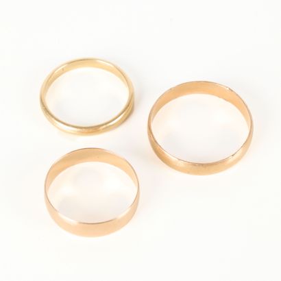 3 gold wedding rings. 8.96 g. 18 K