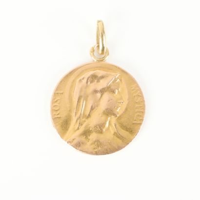 Engraved gold medal of the Virgin Mary. Diam....