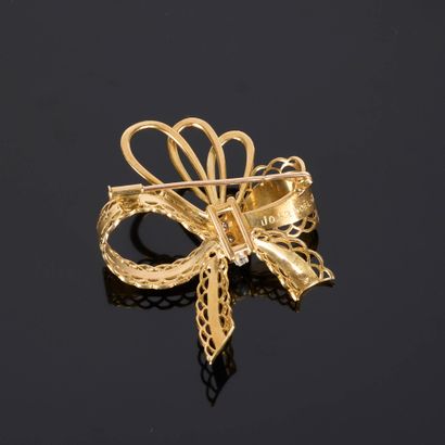 Gold and platinum bow brooch, set with 5...