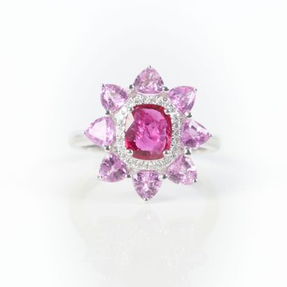 White gold (750‰) daisy ring, set with a...