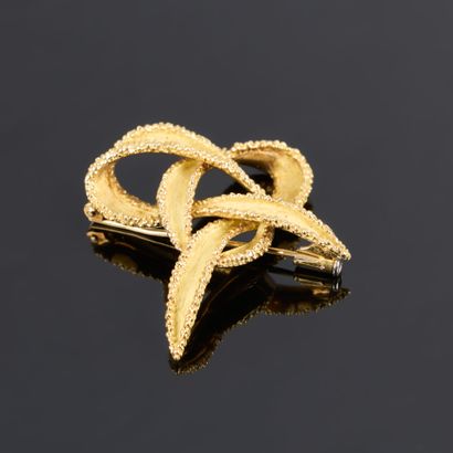 Crossed motif brooch in polished and amatized...