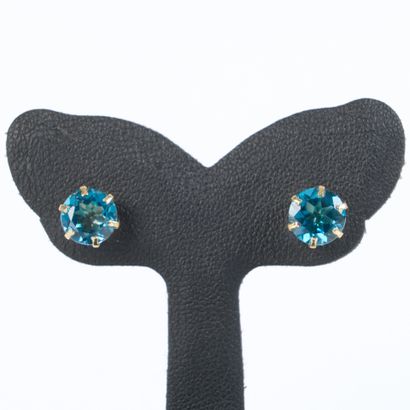 Pair of yellow gold (750‰) earrings, each...