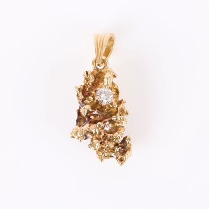 Gold nugget pendant set with a diamond. 
Weight:...