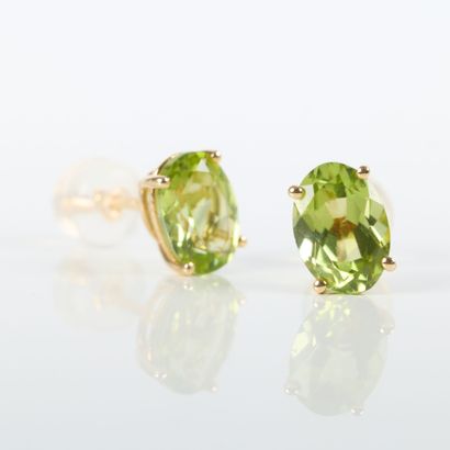 Pair of yellow gold (750‰) ear studs, each...