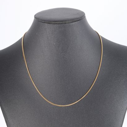 Gold chain with curb chain. 42 cm. 4,06 g....