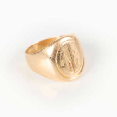 Gold signet ring, engraved LB. 8,46 g . 18...