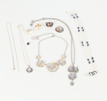 Lot of costume jewelry: 2 rings, 1 brooch,...