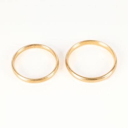 Two unengraved gold wedding bands. TDD 52...