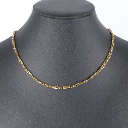 Fancy gold chain with safety chain. 38 cm....