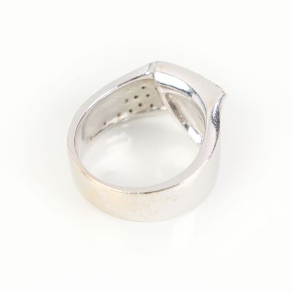 Contemporary white gold crossover ring set...