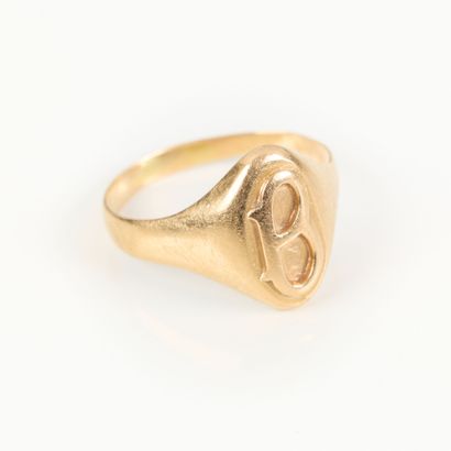 Gold signet ring, engraved B. TDD 60. 5.87...