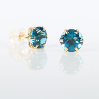 Pair of yellow gold (750‰) earrings, each...