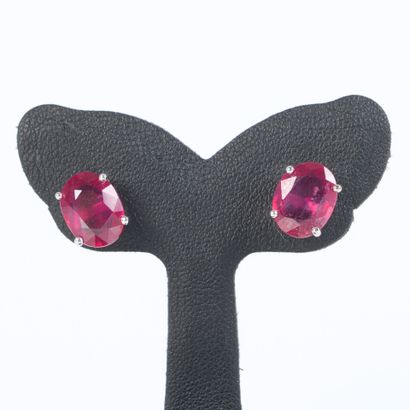 Pair of white gold (750‰) ear studs, each...