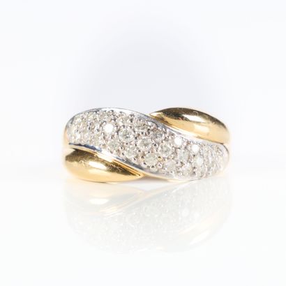 Two-tone gold ring (750‰), set with pavé...