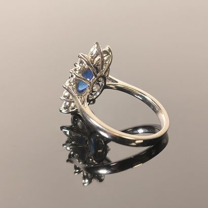 Ring centered on an oval-cut natural Ceylon...