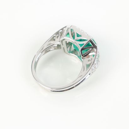 Important ring in white gold (750‰), set...