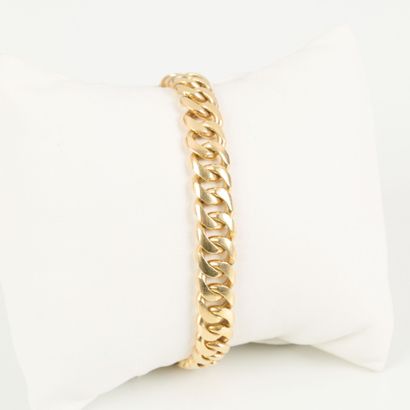 Gold bracelet with curb chain. Length: 18.5...