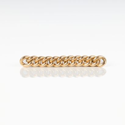 Gold brooch with twisted decoration.
Length:...