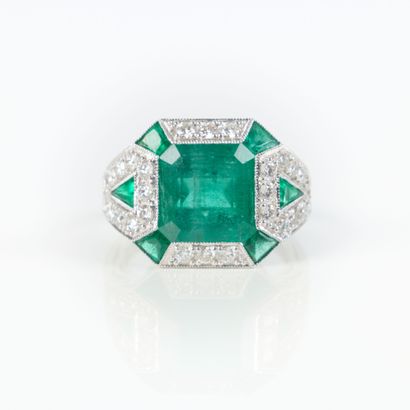 Important ring in white gold (750‰), set...