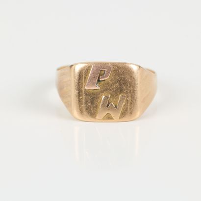 Gold signet ring engraved MJ. TDD 47-48....